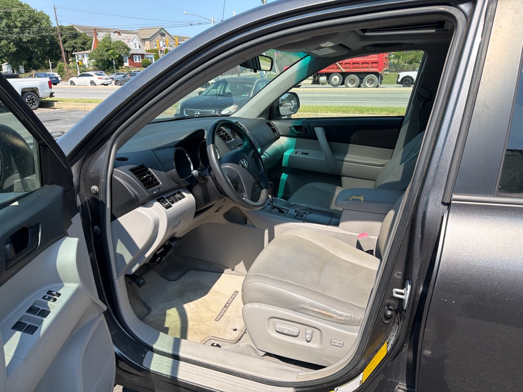 Photo 9 of this TOYOTA HIGHLANDER