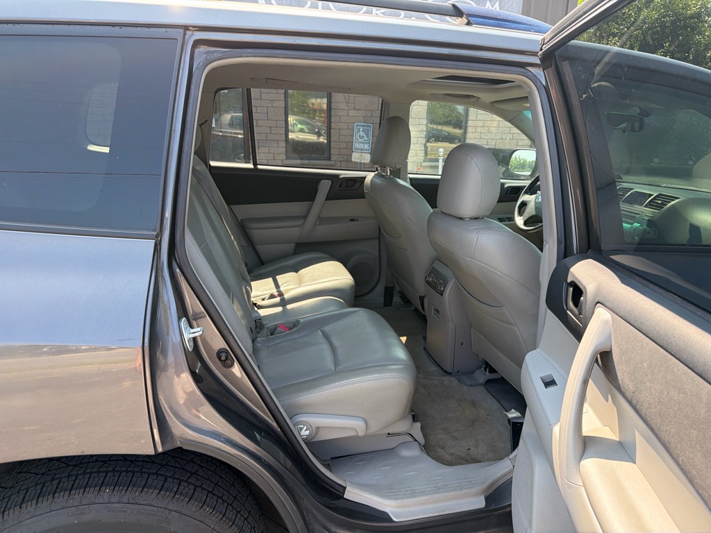 Photo 11 of this TOYOTA HIGHLANDER