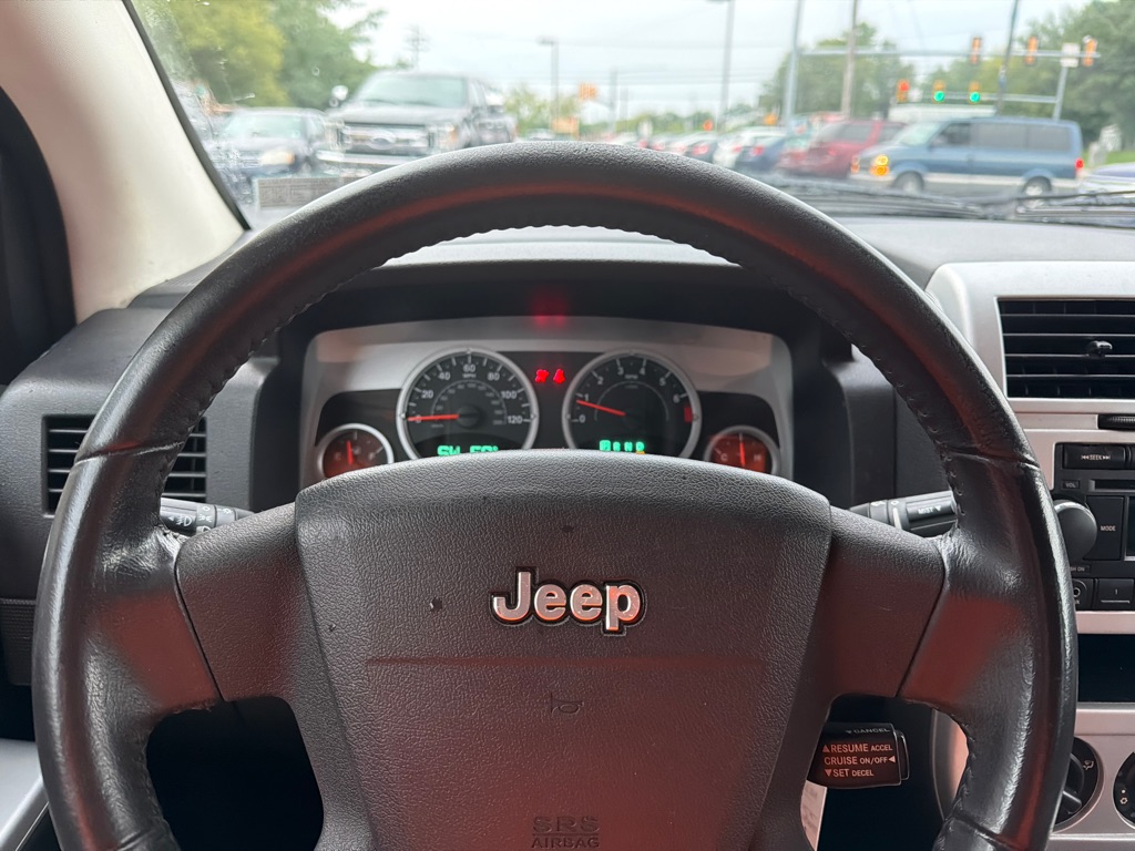 Photo 18 of this JEEP COMPASS
