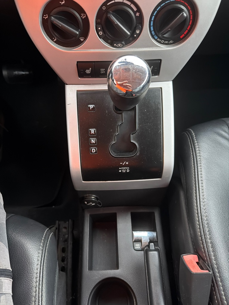 Photo 17 of this JEEP COMPASS