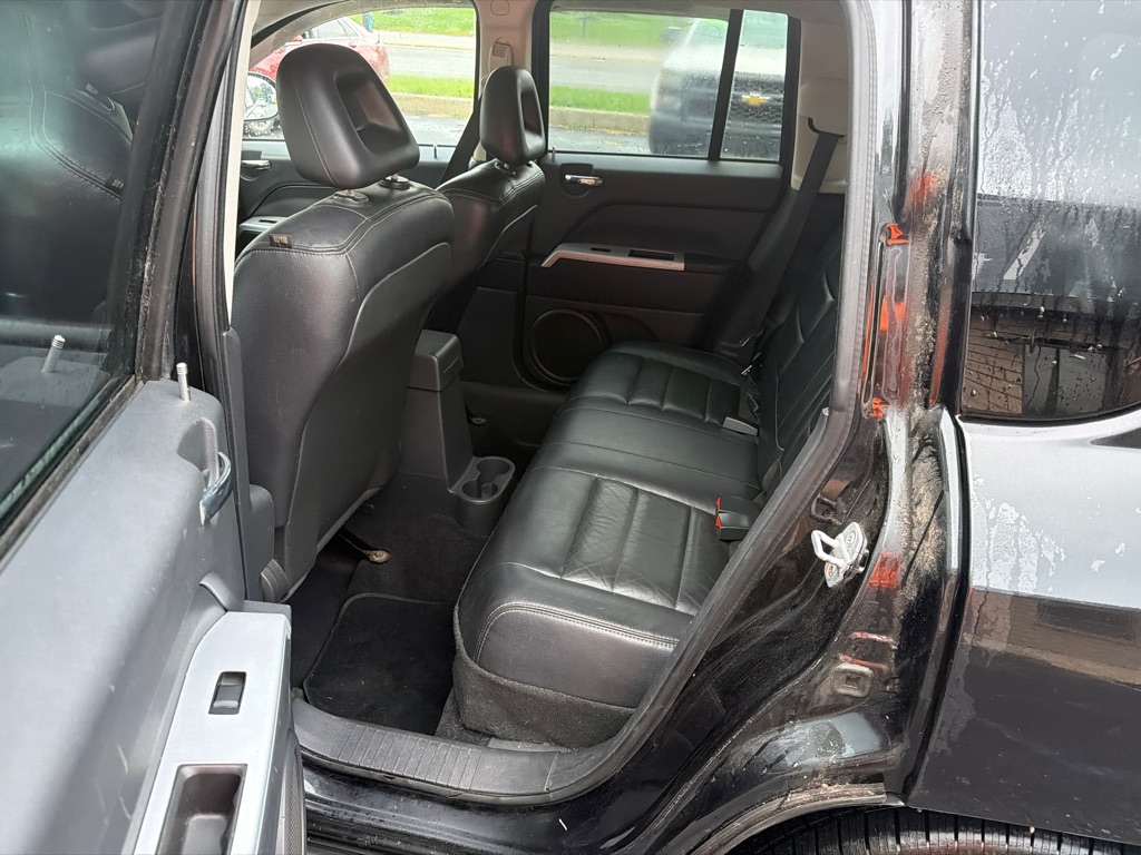 Photo 10 of this JEEP COMPASS