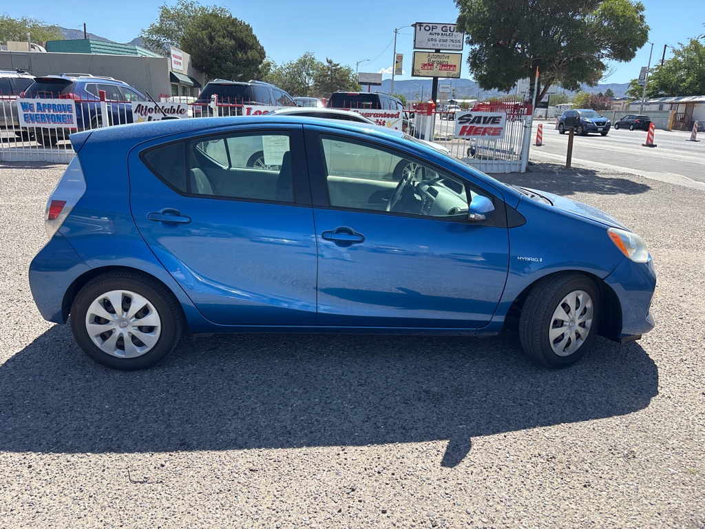 Photo 8 of this TOYOTA PRIUS C