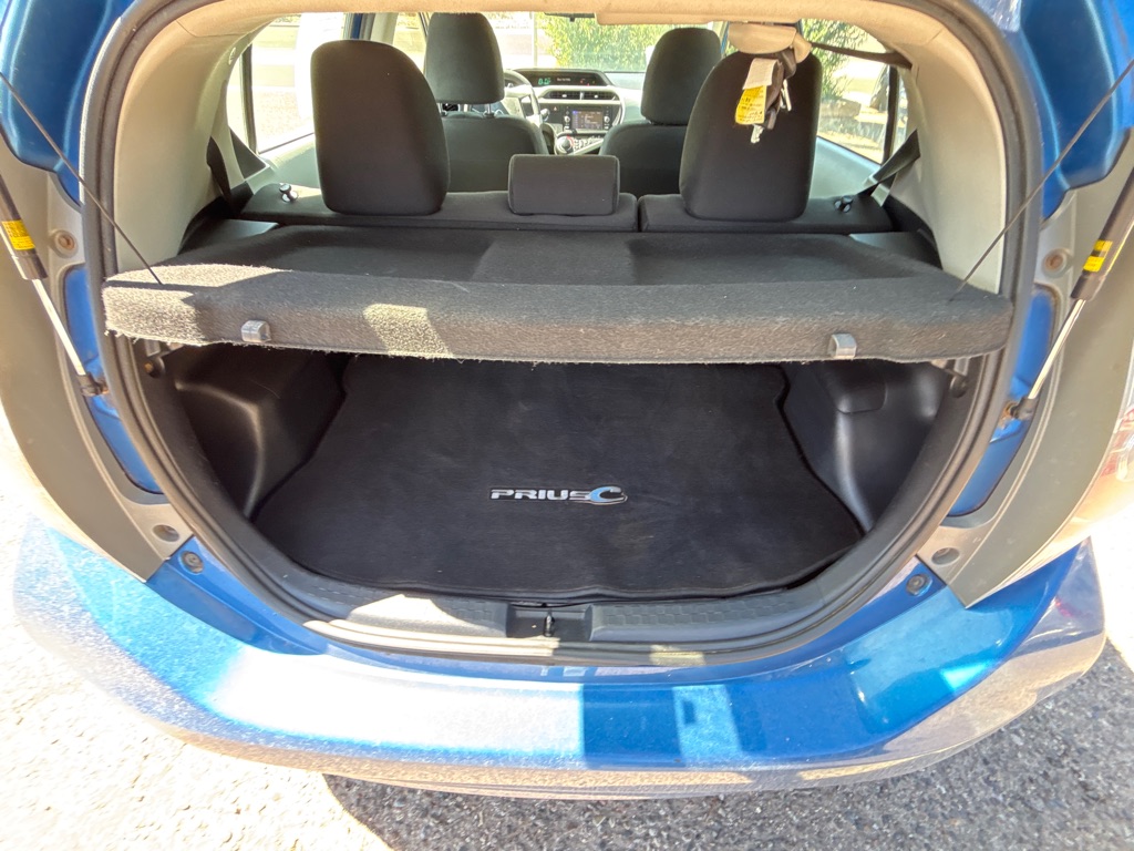 Photo 12 of this TOYOTA PRIUS C