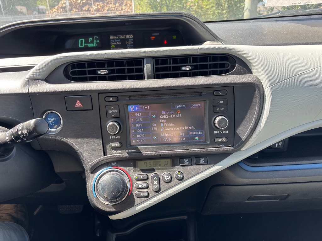 Photo 16 of this TOYOTA PRIUS C