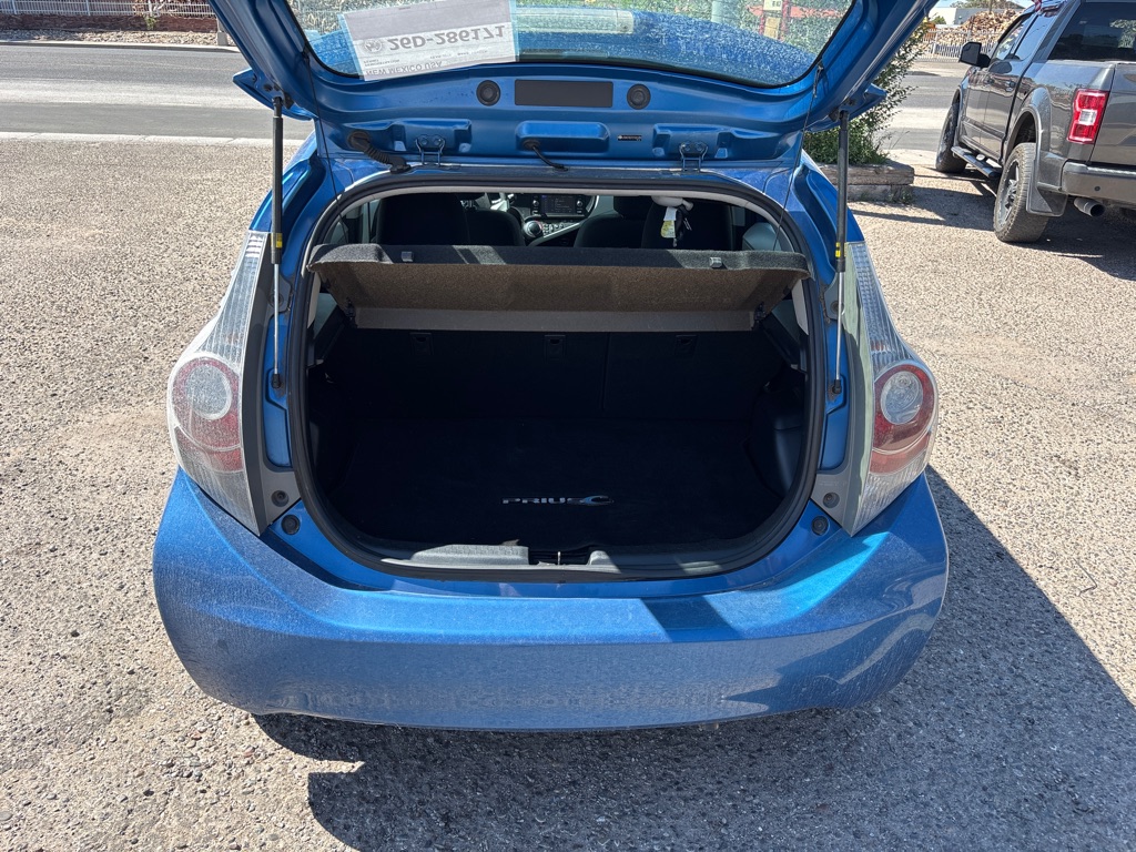 Photo 11 of this TOYOTA PRIUS C
