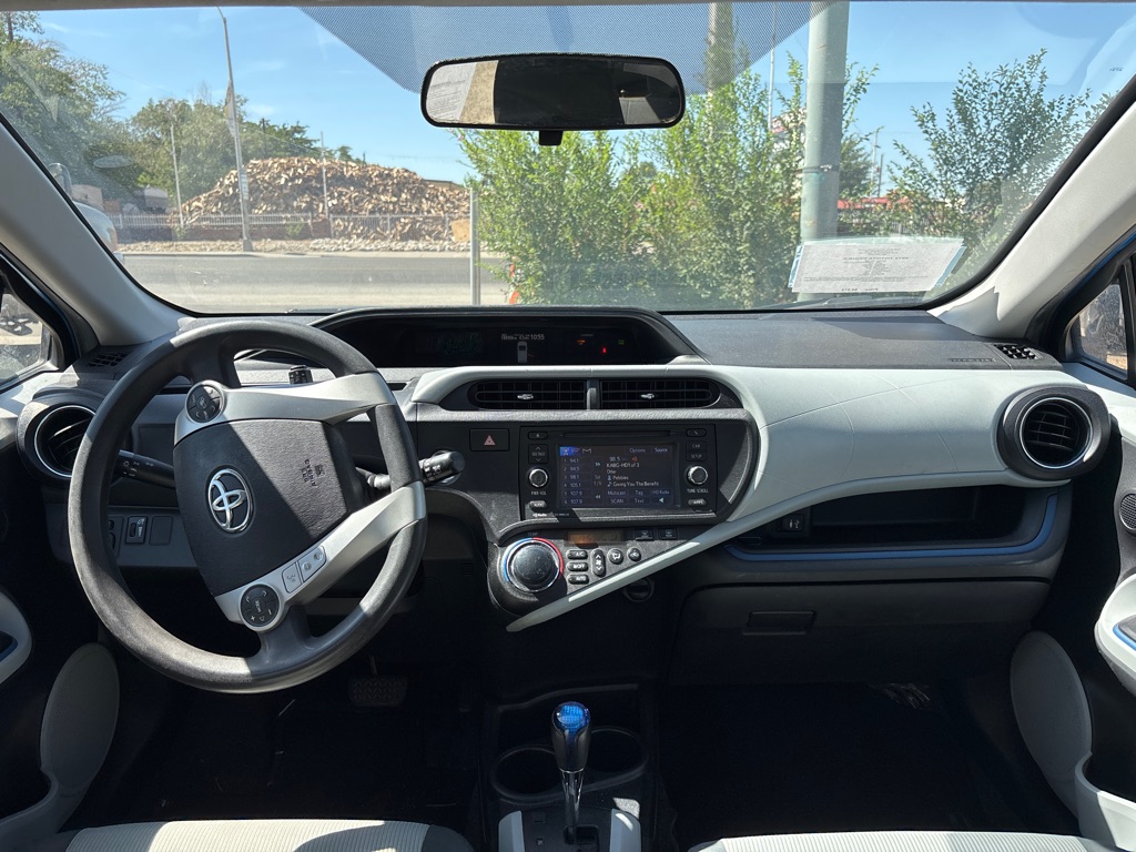 Photo 15 of this TOYOTA PRIUS C