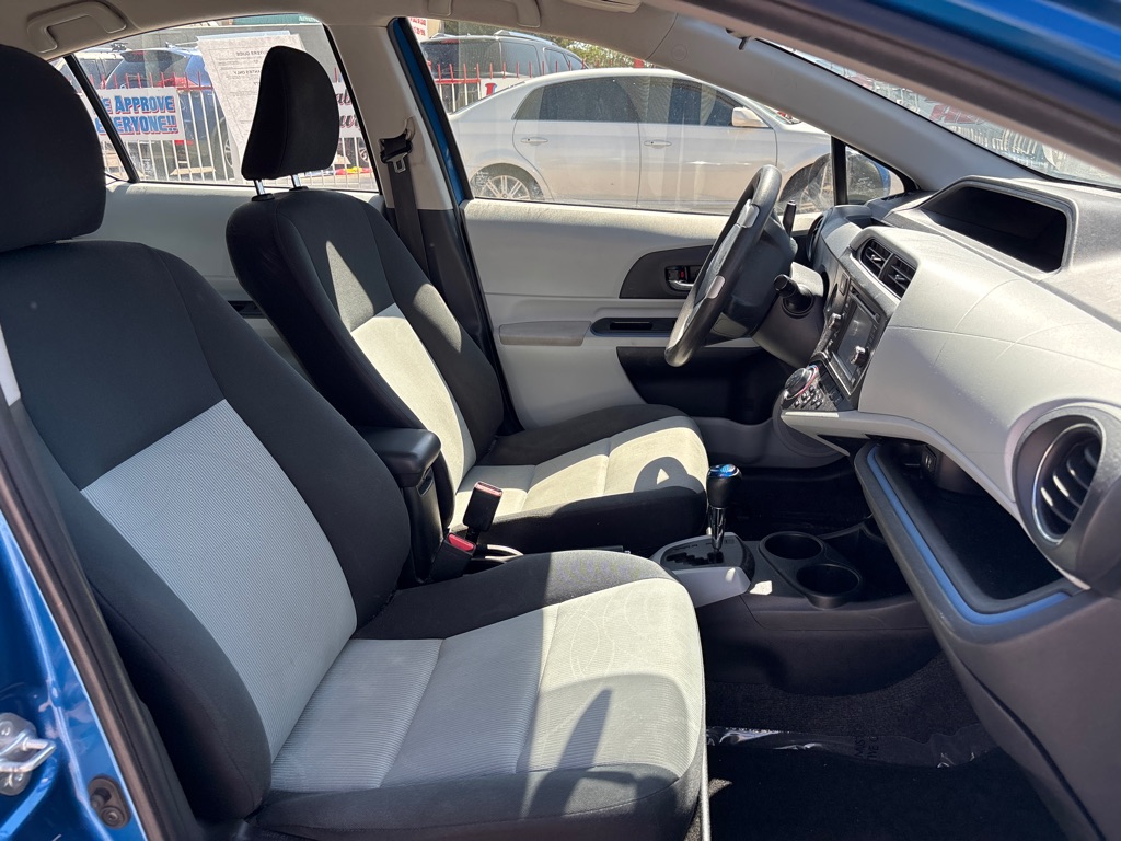 Photo 14 of this TOYOTA PRIUS C