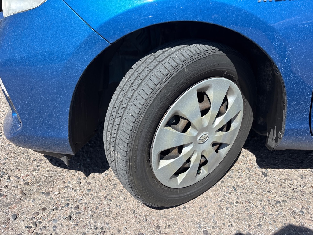 Photo 18 of this TOYOTA PRIUS C