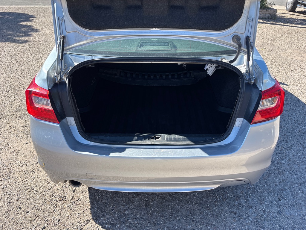 Photo 11 of this SUBARU LEGACY