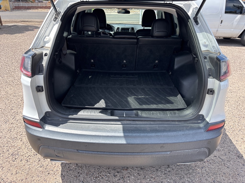 Photo 11 of this JEEP CHEROKEE