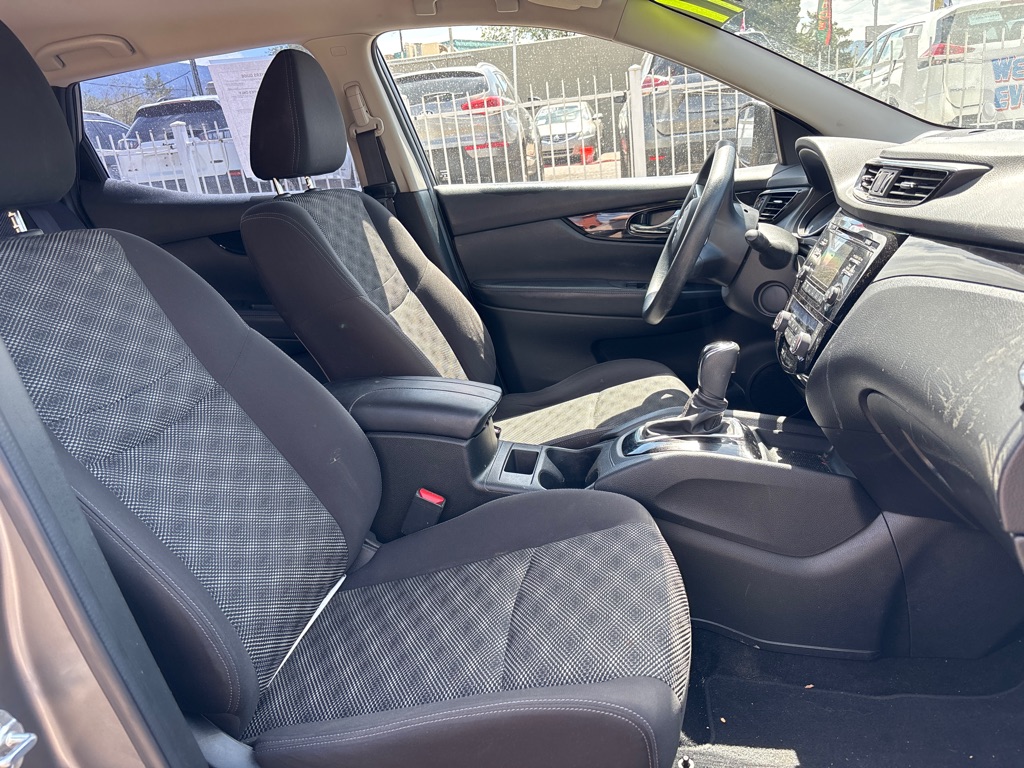 Photo 13 of this NISSAN ROGUE SPORT