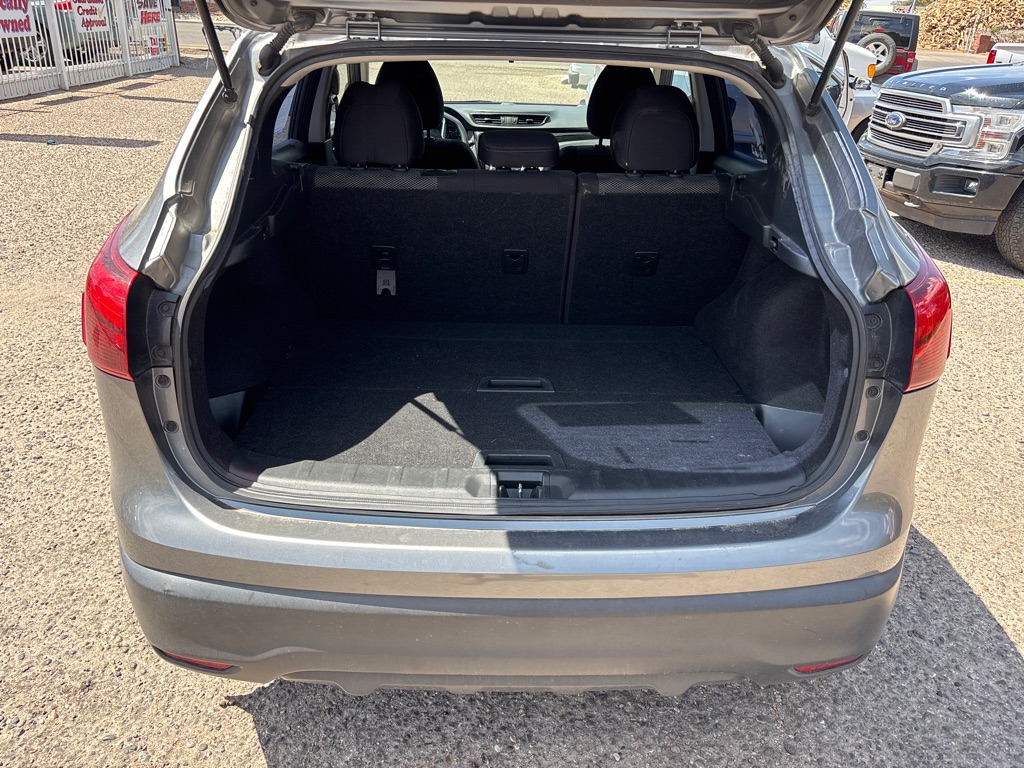Photo 11 of this NISSAN ROGUE SPORT