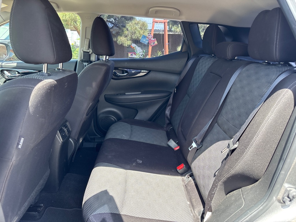 Photo 10 of this NISSAN ROGUE SPORT