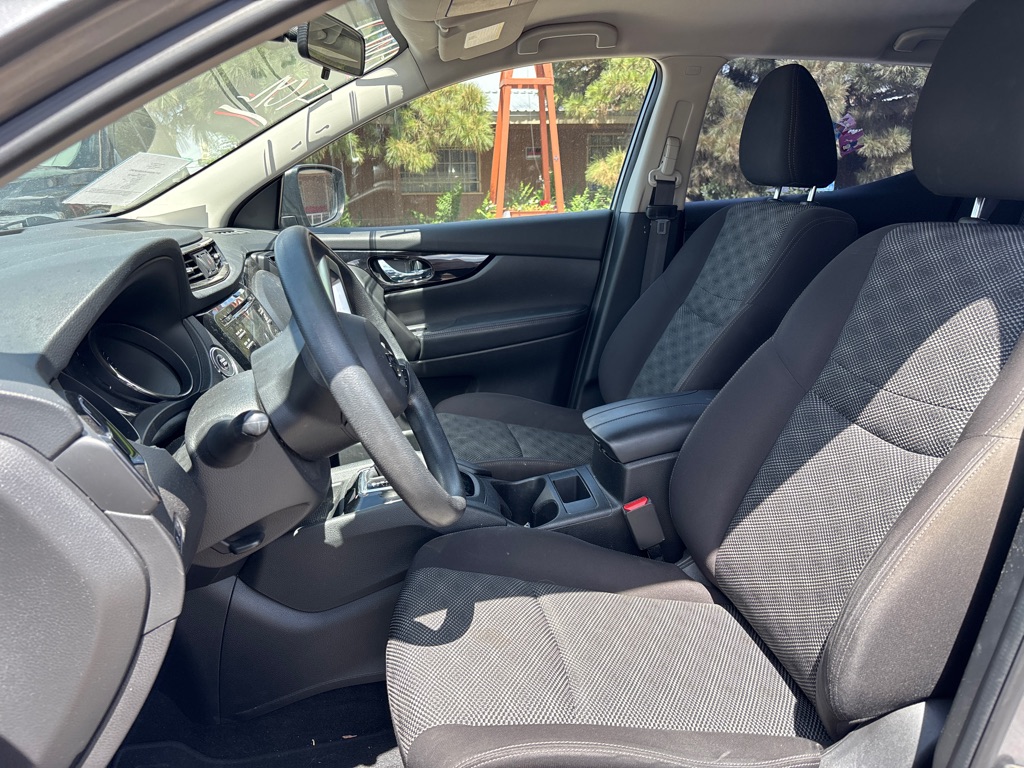 Photo 9 of this NISSAN ROGUE SPORT