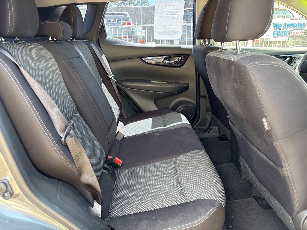 Photo 12 of this NISSAN ROGUE SPORT