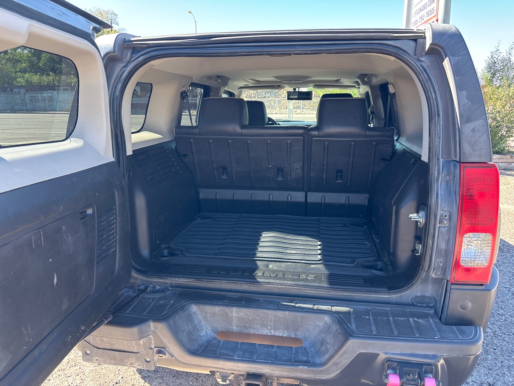 Photo 11 of this HUMMER H3