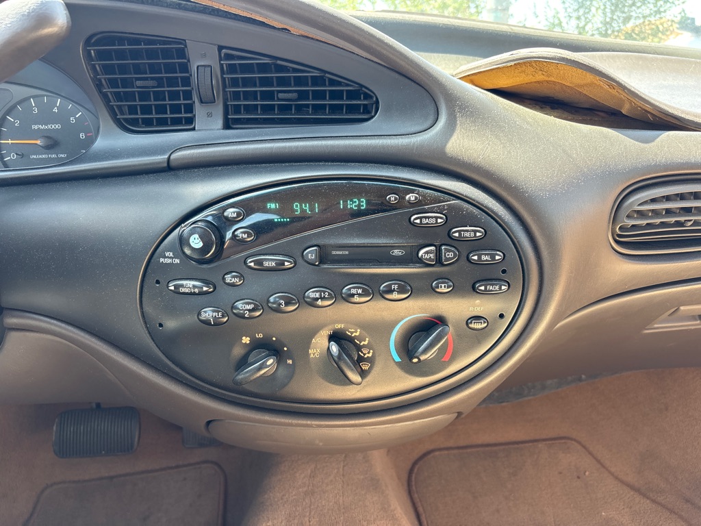 Photo 16 of this FORD TAURUS