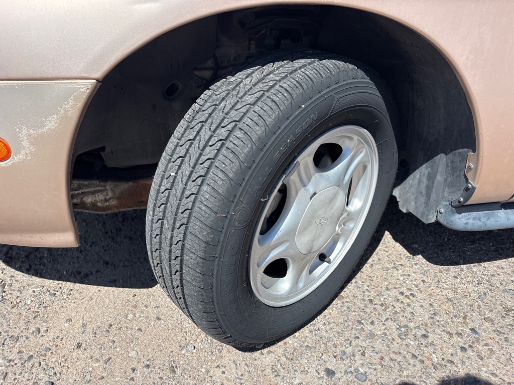 Photo 15 of this FORD TAURUS