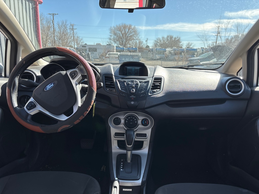 Photo 14 of this FORD FIESTA