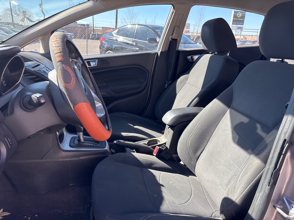 Photo 9 of this FORD FIESTA