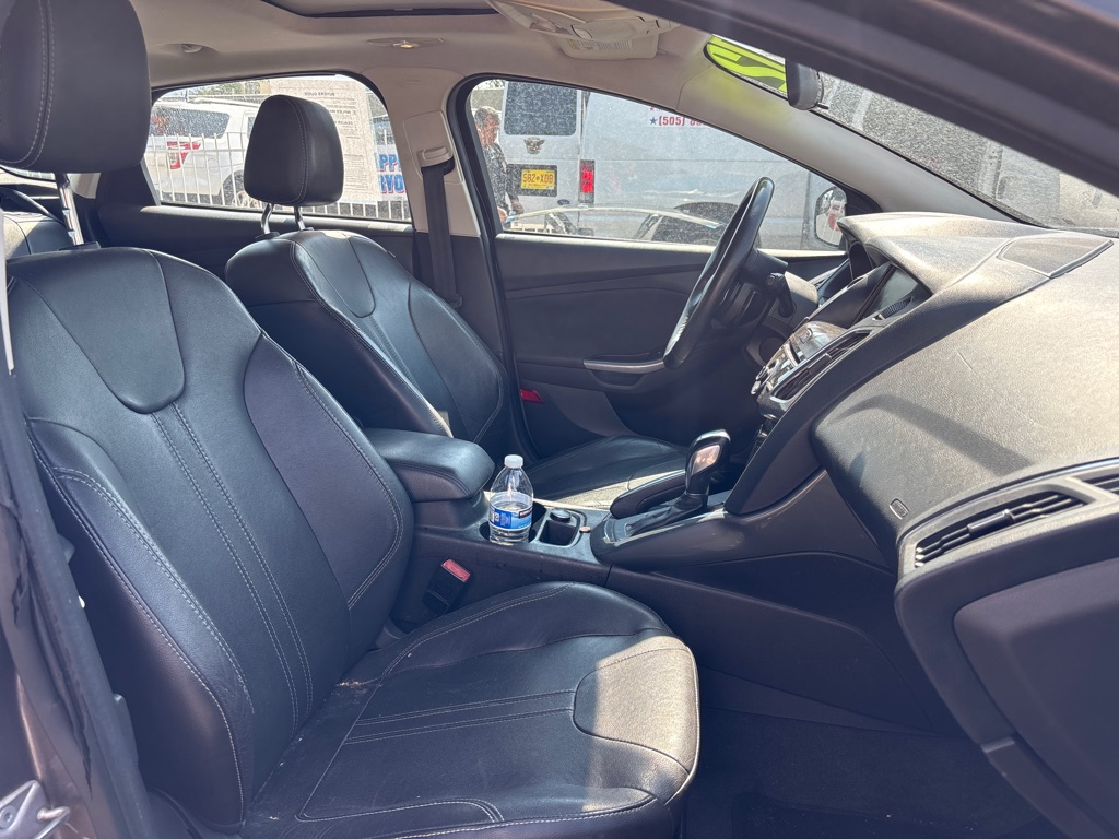 Photo 12 of this FORD FOCUS