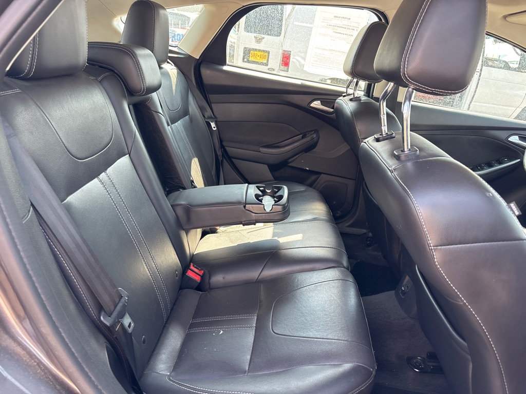 Photo 11 of this FORD FOCUS