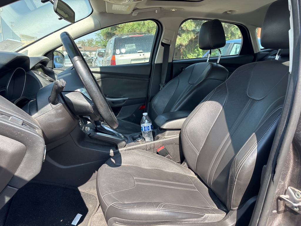 Photo 8 of this FORD FOCUS