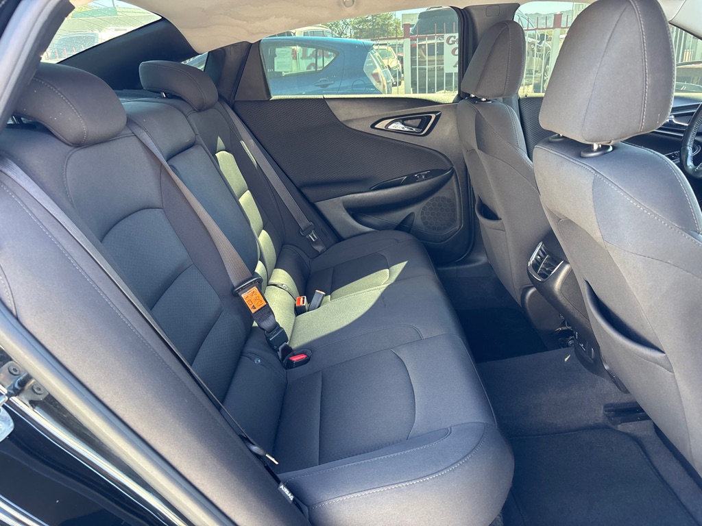 Photo 12 of this CHEVROLET MALIBU