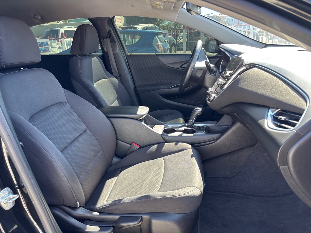 Photo 13 of this CHEVROLET MALIBU