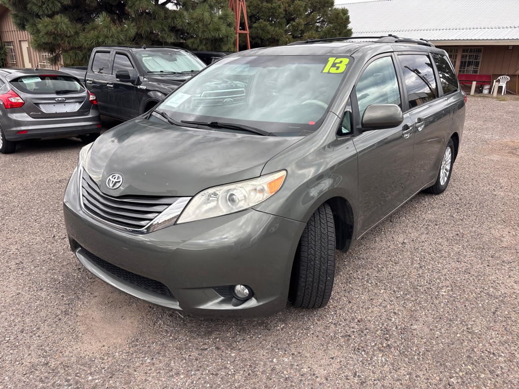 Photo 3 of this TOYOTA SIENNA