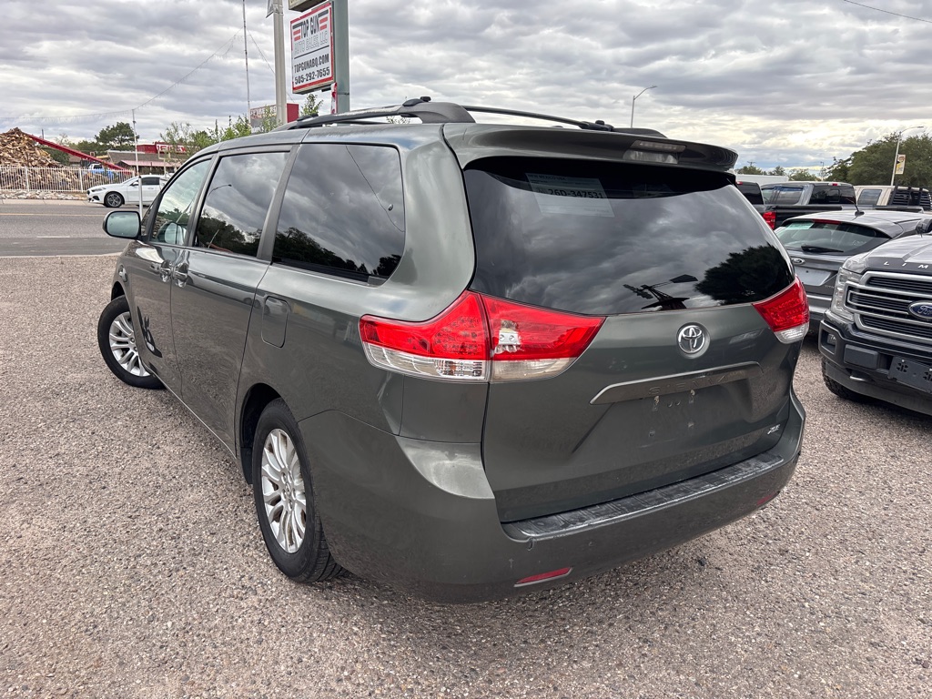 Photo 5 of this TOYOTA SIENNA