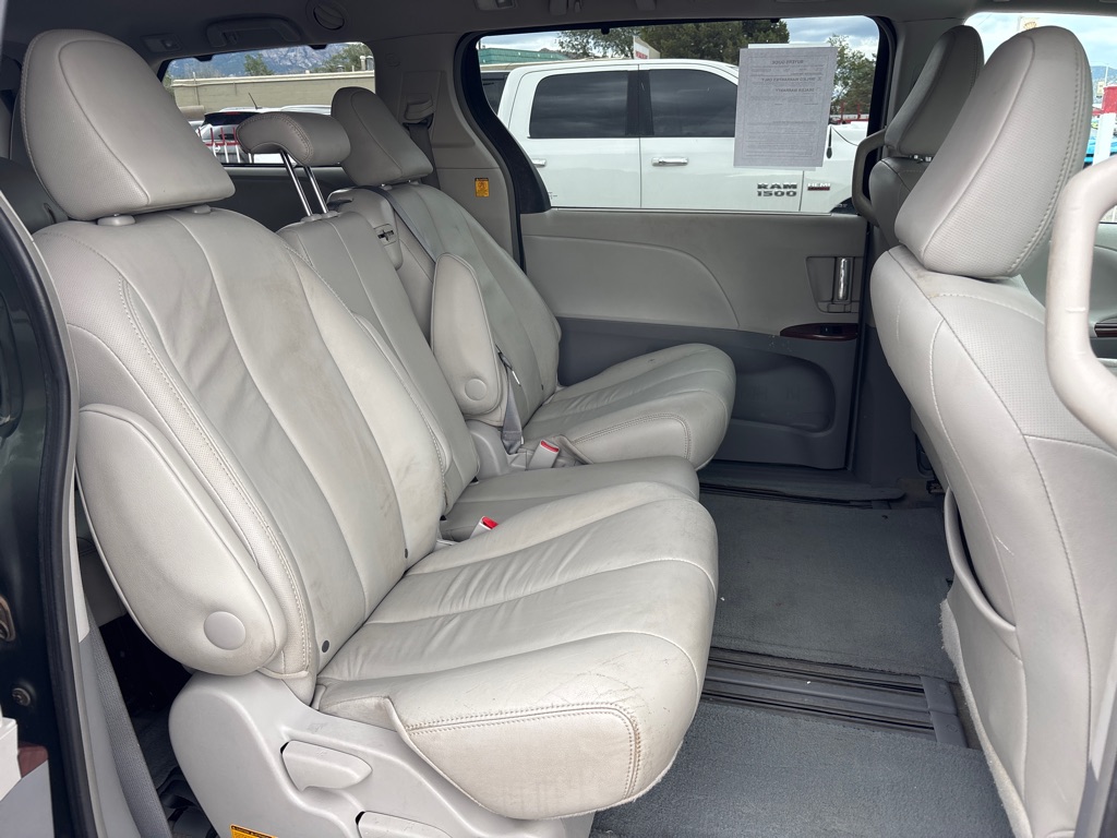 Photo 15 of this TOYOTA SIENNA