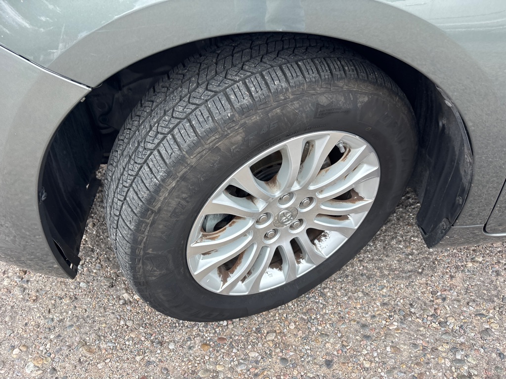 Photo 22 of this TOYOTA SIENNA