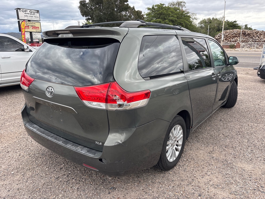 Photo 7 of this TOYOTA SIENNA