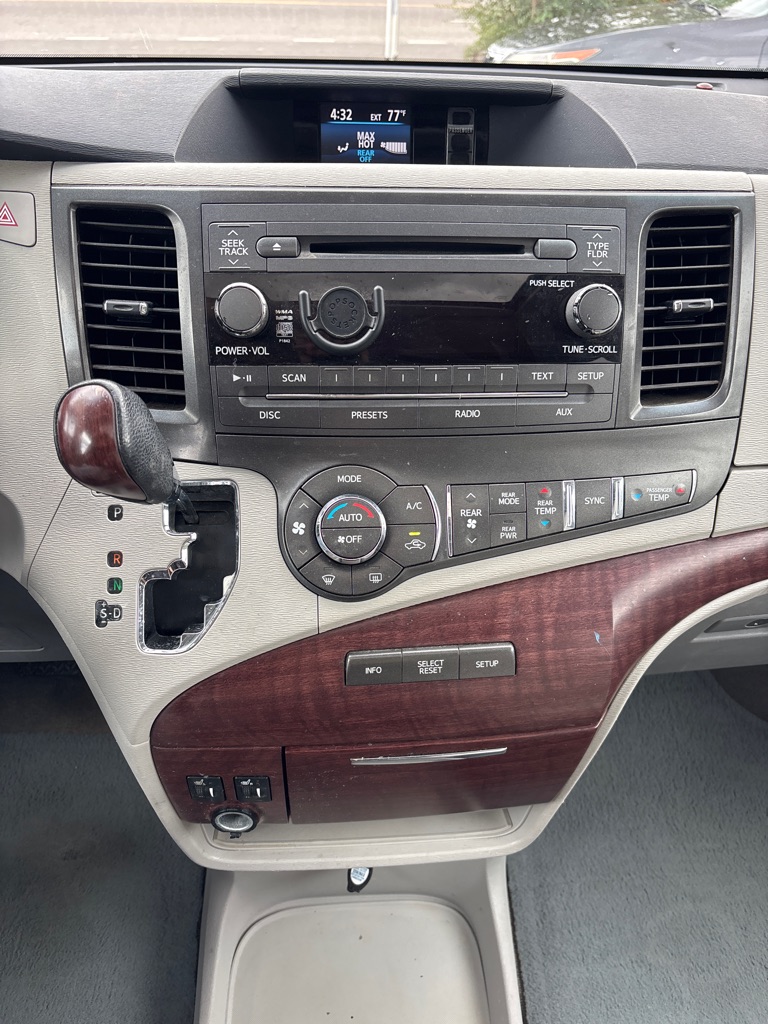 Photo 18 of this TOYOTA SIENNA