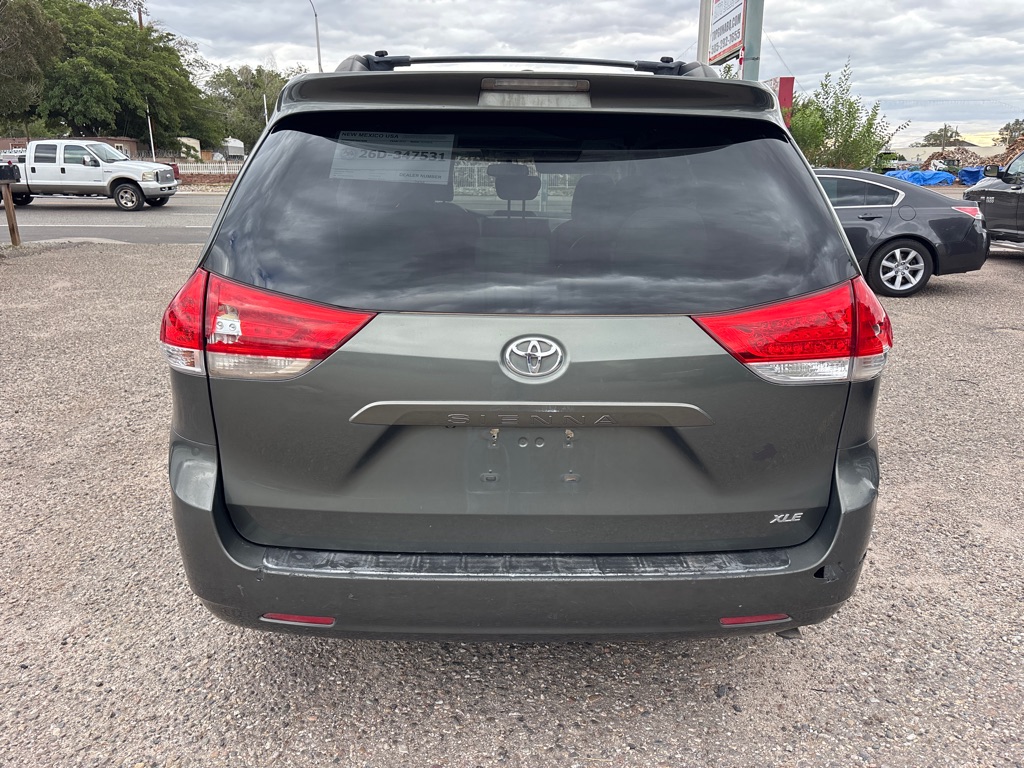 Photo 6 of this TOYOTA SIENNA
