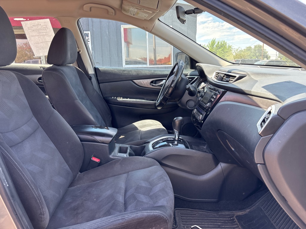 Photo 13 of this NISSAN ROGUE