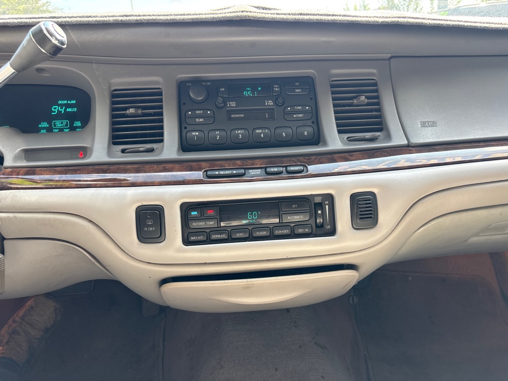 Photo 15 of this LINCOLN TOWN CAR