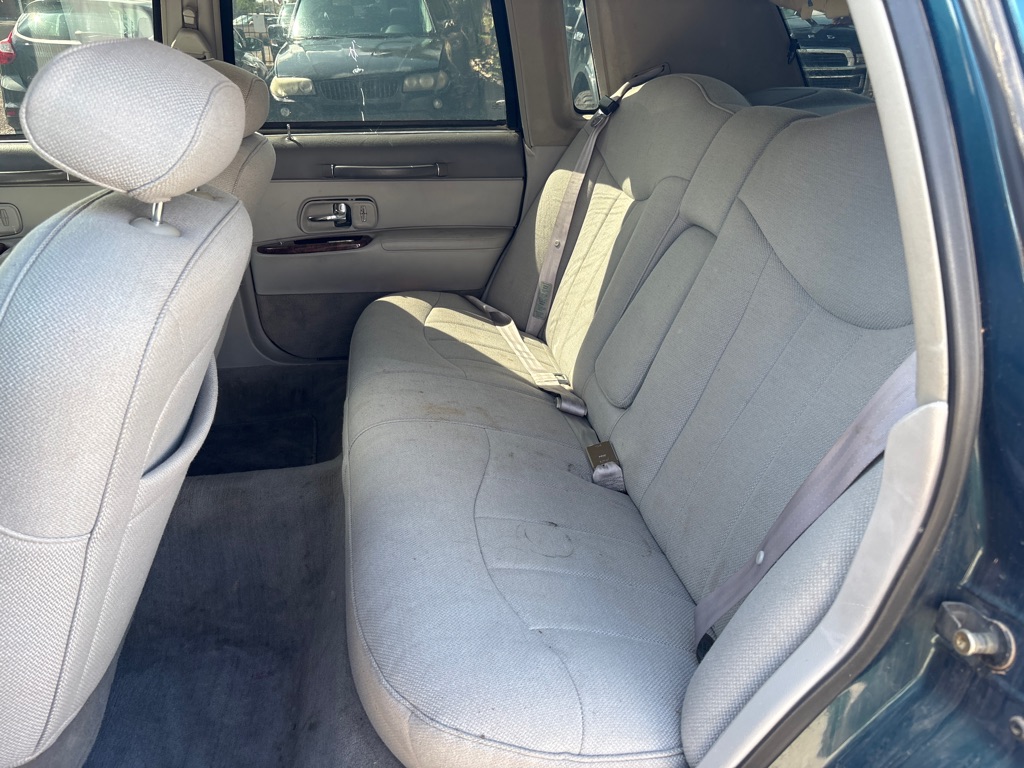 Photo 10 of this LINCOLN TOWN CAR