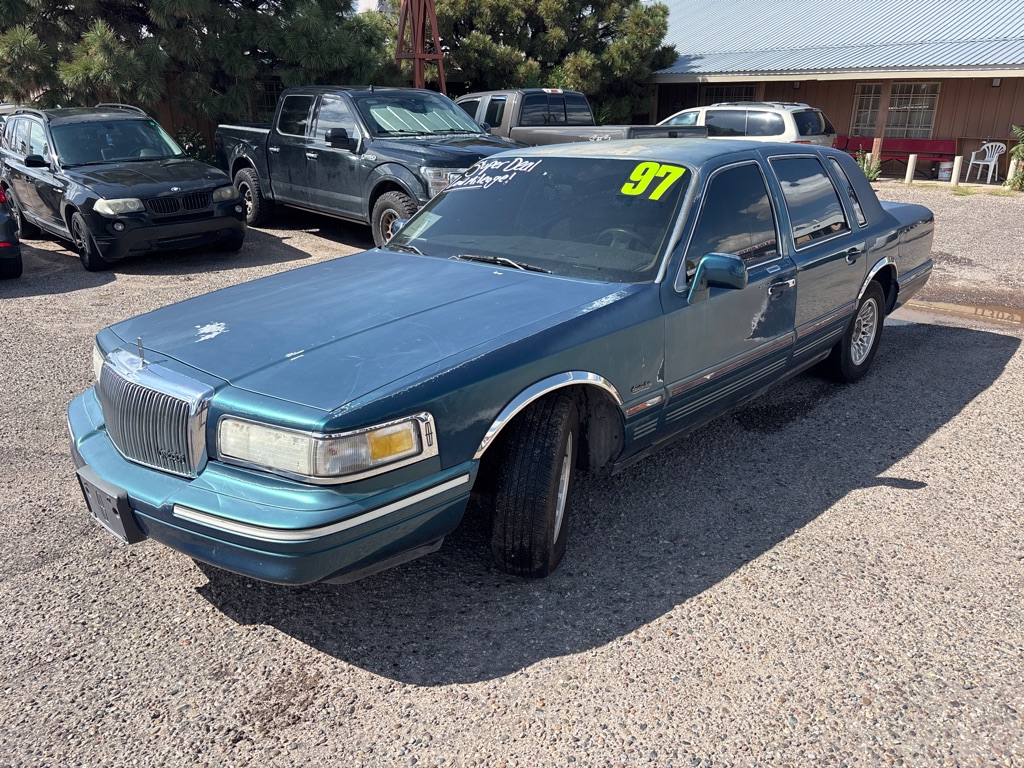 Photo 3 of this LINCOLN TOWN CAR