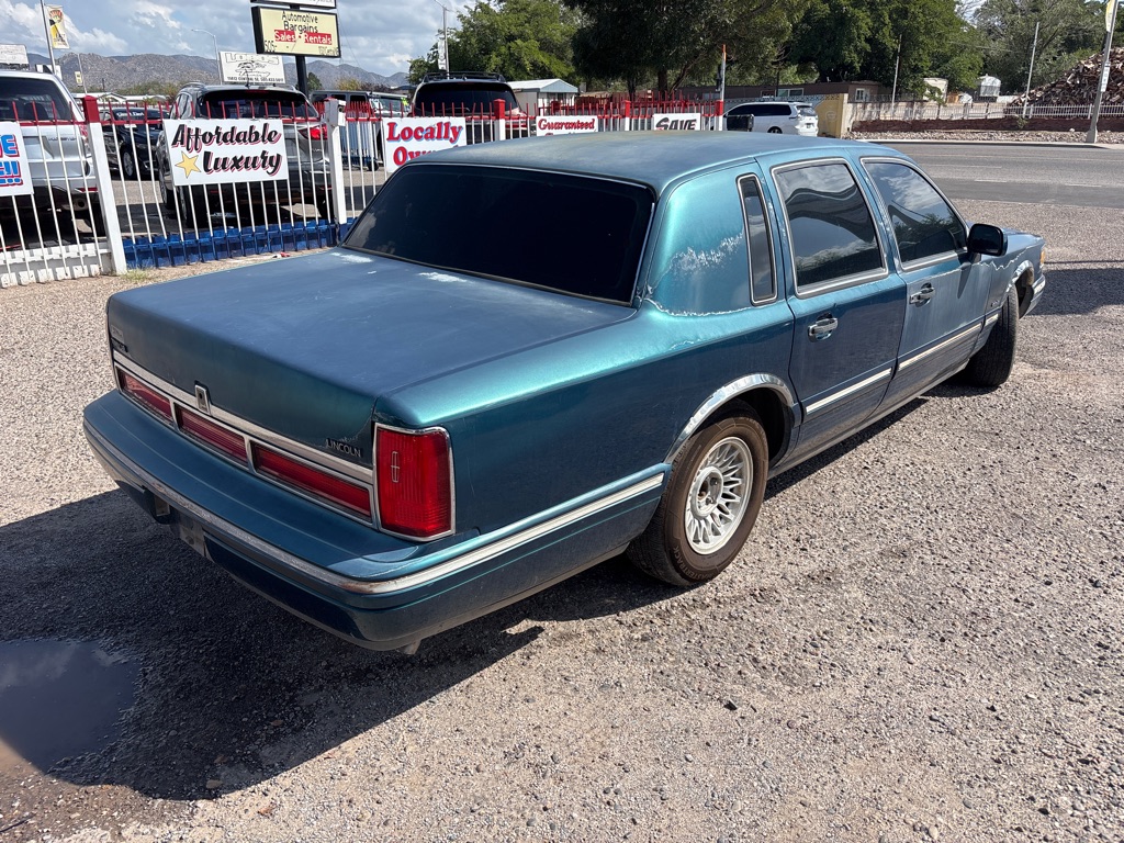 Photo 7 of this LINCOLN TOWN CAR