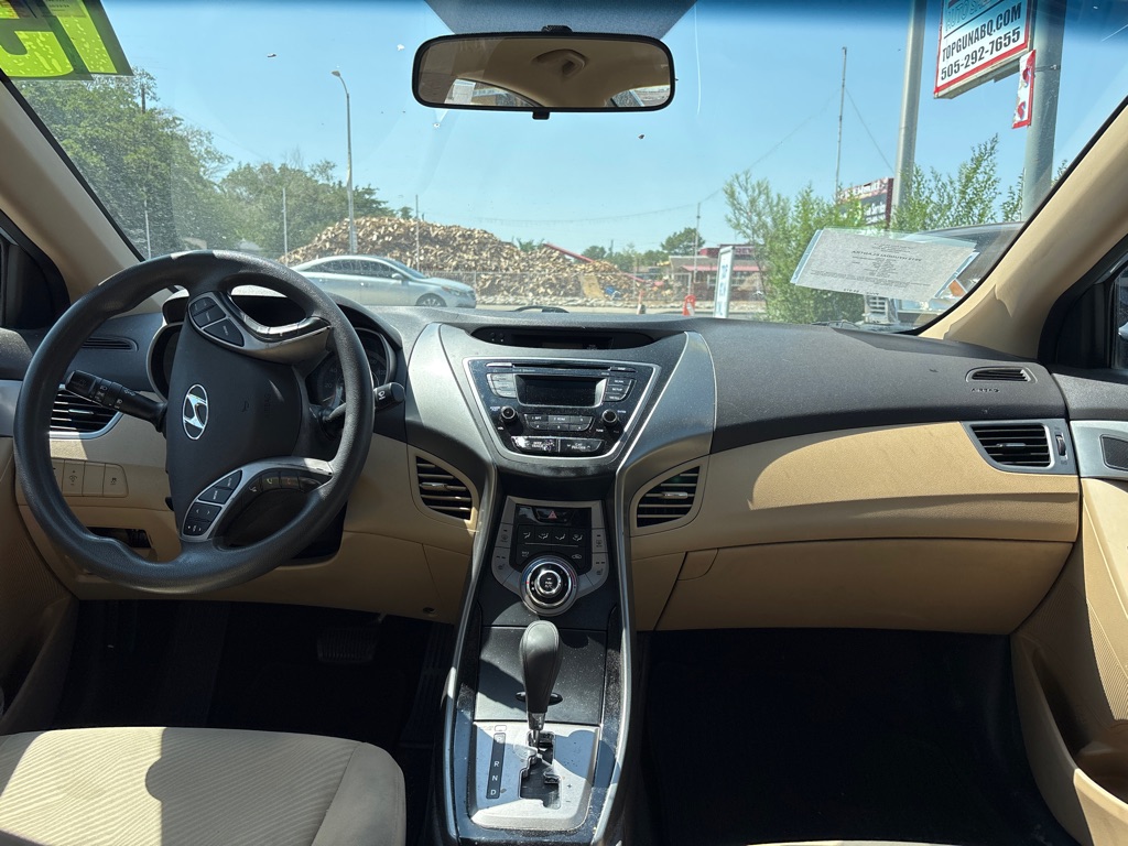 Photo 14 of this HYUNDAI ELANTRA