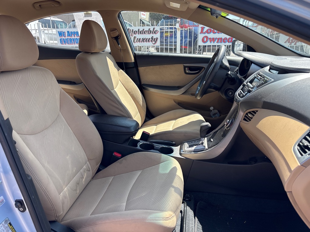 Photo 13 of this HYUNDAI ELANTRA