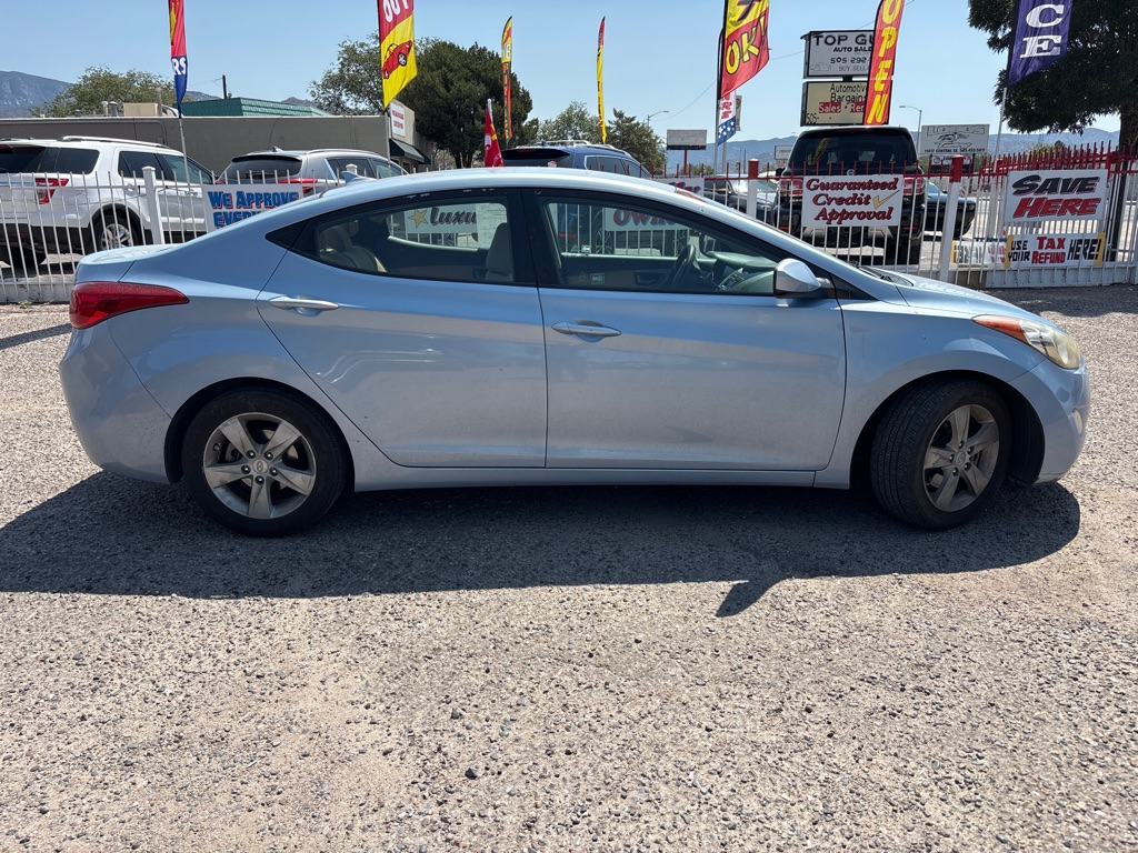 Photo 8 of this HYUNDAI ELANTRA