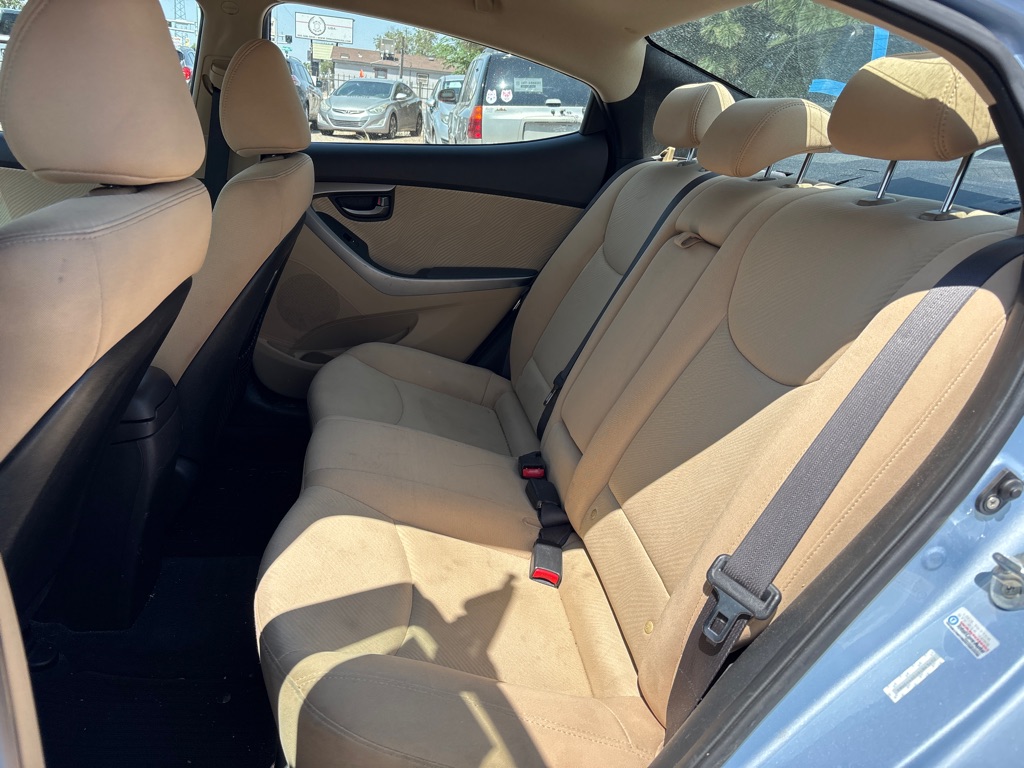 Photo 10 of this HYUNDAI ELANTRA
