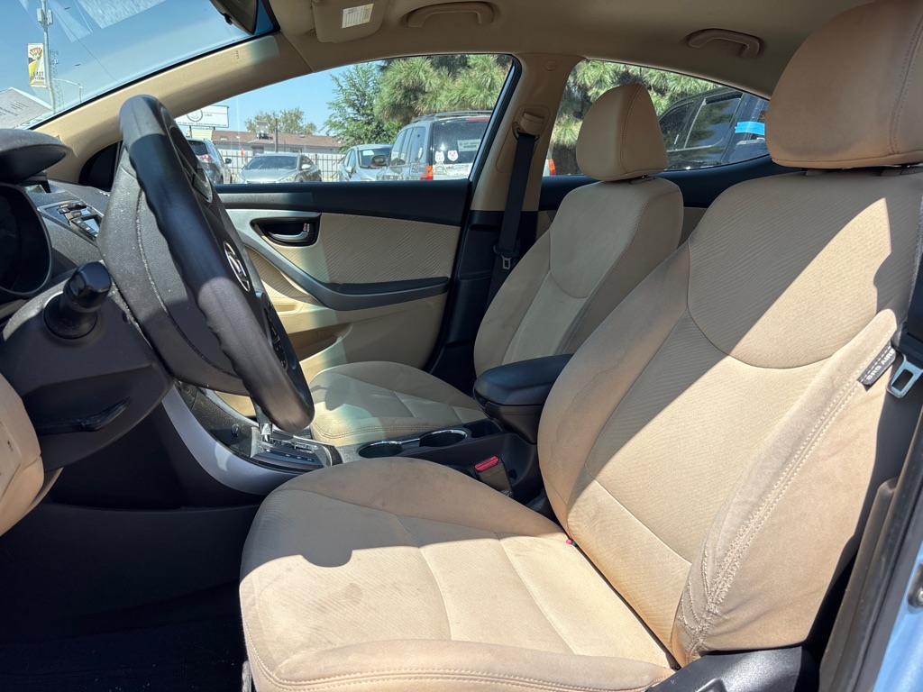 Photo 9 of this HYUNDAI ELANTRA