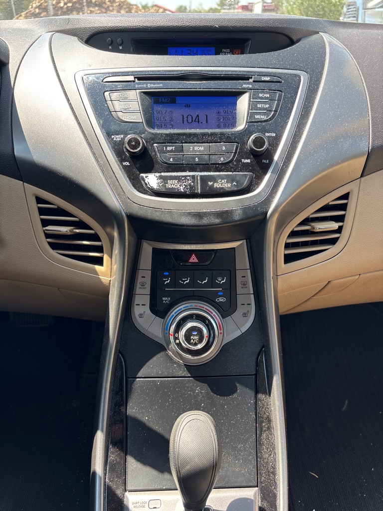 Photo 15 of this HYUNDAI ELANTRA
