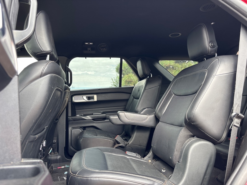 Photo 10 of this FORD EXPLORER