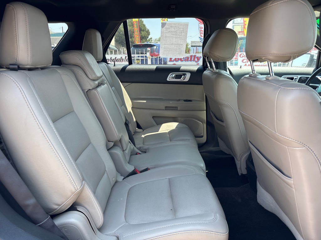 Photo 16 of this FORD EXPLORER