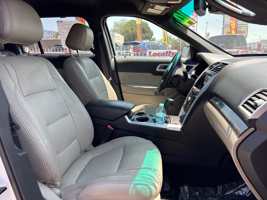 Photo 17 of this FORD EXPLORER